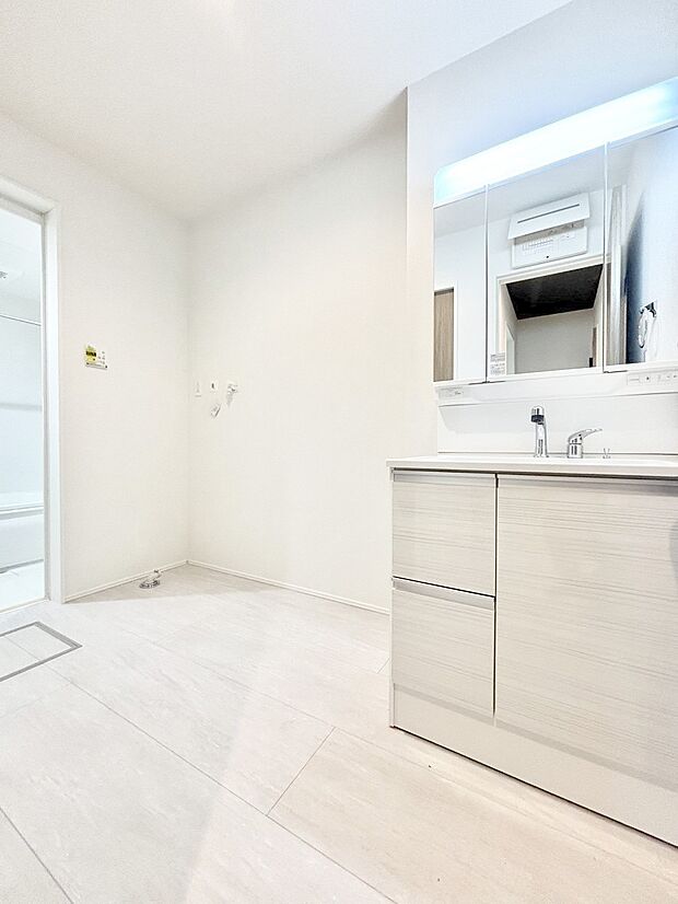 広々とゆとりのあるランドリースペース。  