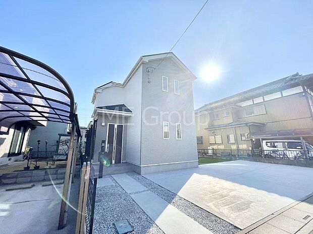 大切な家族、来客を出迎える玄関。