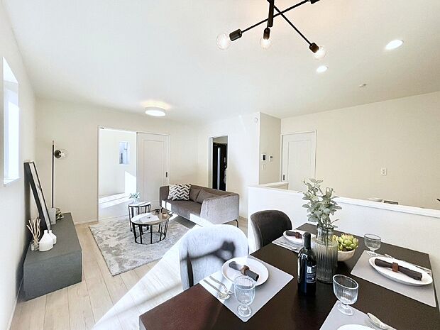 家族団らんの時間も増えそうなくつろぎのリビングダイニング。   