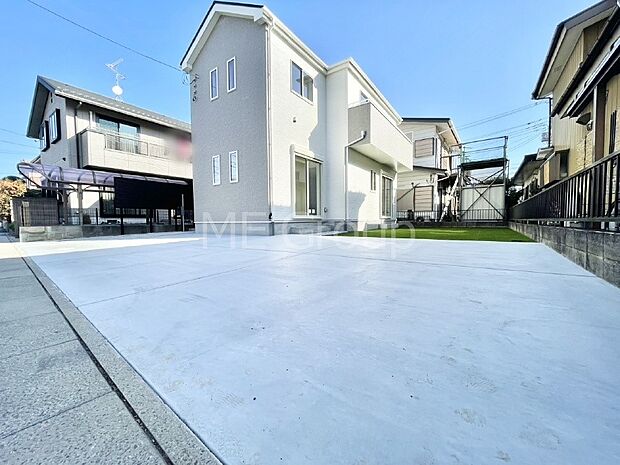 駐車3台可能!急なお客様の駐車に。また、ご家族の自転車スペースとしても大活躍。