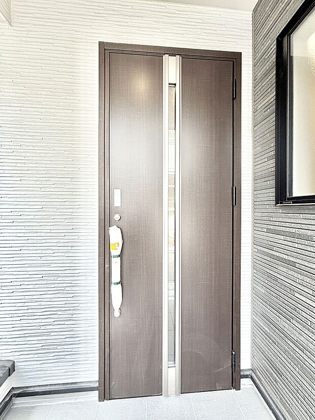 大切な家族、来客を出迎える玄関。