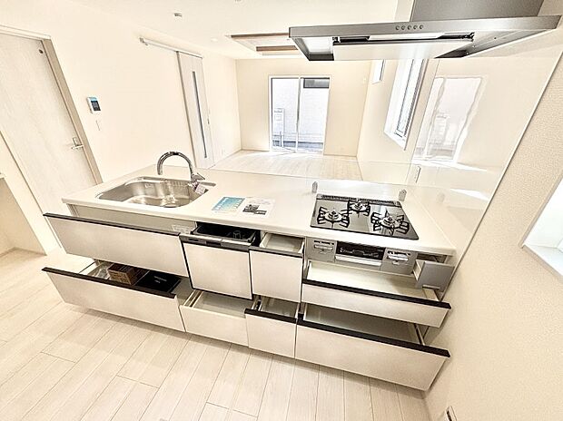 使いやすさを優先したスライド式収納タイプ!