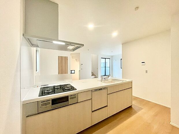 料理をしながらでもご家族との会話を楽しめる対面キッチン