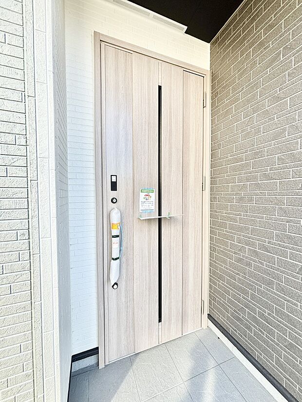 大切な家族、来客を出迎える玄関。