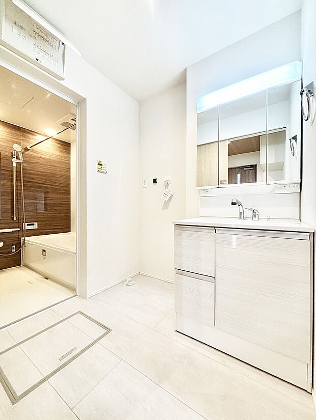 清潔感のある快適空間です。毎日の身支度も気持ち良くお使い頂けます。 