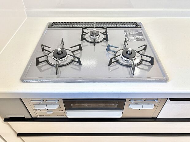 ガスコンロはSiセンサー搭載。火力調節や焦げ付き・消し忘れも防いでくれます。