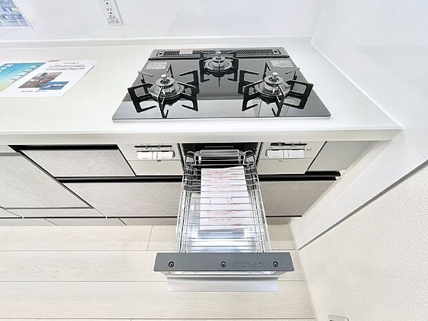 ガスコンロはSiセンサー搭載。火力調節や焦げ付き・消し忘れも防いでくれます。