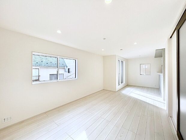 家族の笑顔が自然と生まれてくる、そんな雰囲気のダイニングに仕上がっています。