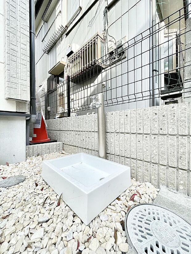 ガーデニングやお掃除に便利な外水栓  