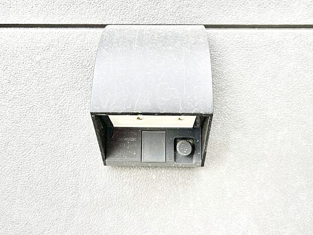 高圧洗浄機やエアーコンプレッサーなどの使用時に便利な外コンセント