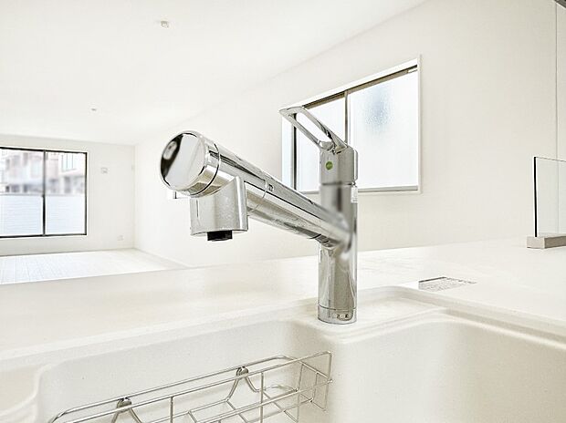 いつでも清潔なおいしいお水を。一つの水栓で水道水と浄水を使い分け。