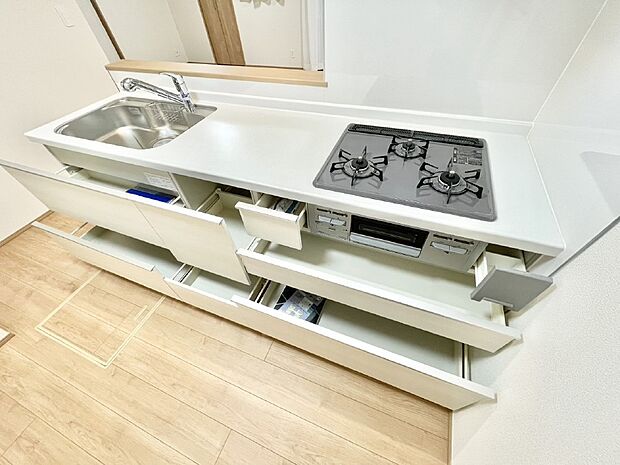 使いやすさを優先したスライド式収納タイプ！