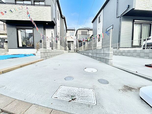 駐車2台可能!急なお客様の駐車に。また、ご家族の自転車スペースとしても大活躍。