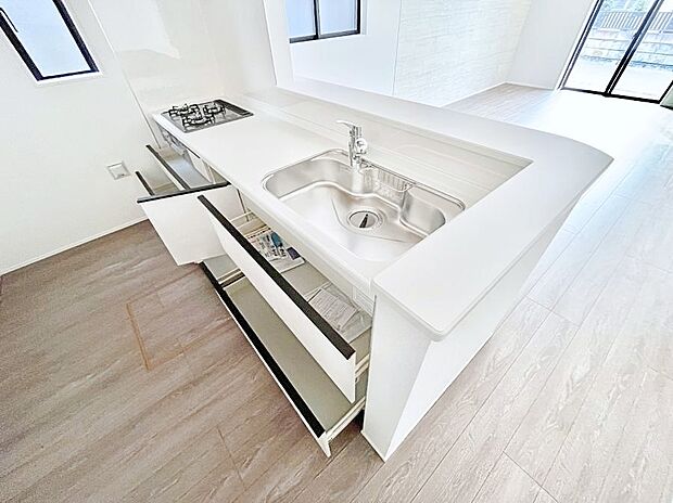 使いやすさを優先したスライド式収納タイプ！