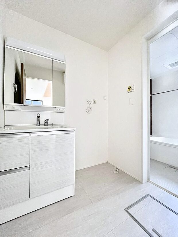 清潔感のある快適空間です。毎日の身支度も気持ち良くお使い頂けます。