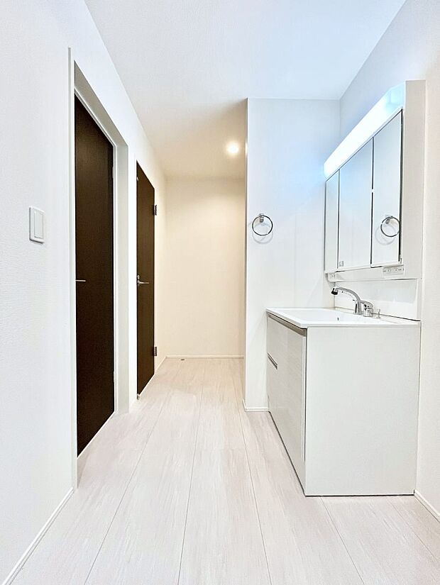 身支度もスムーズにおこなえる脱衣場。  