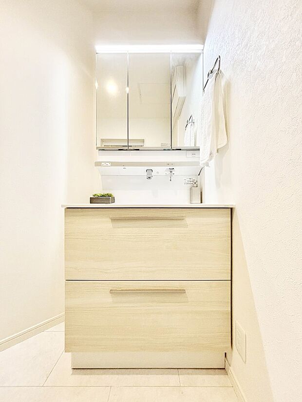 収納力と機能性に優れた洗面化粧台