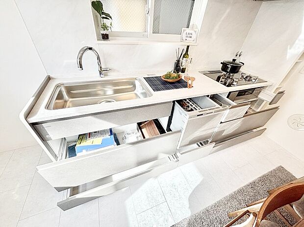 使いやすさを優先したスライド式収納タイプ!