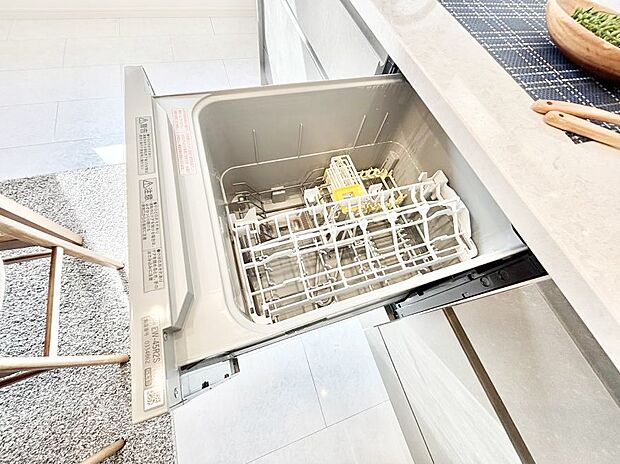 面倒なお片づけは食洗機にお任せ！家事の負担が減って、時間にも気持ちにもゆとりができます。