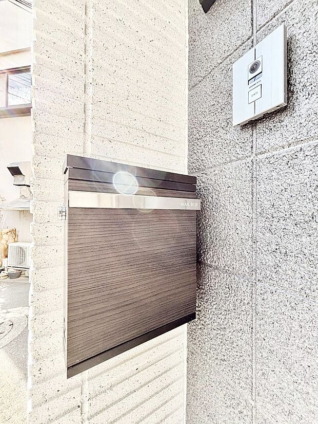 シンプルなデザインのポスト