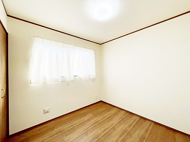 窓からのやさしい光が心地よいプライベートルーム