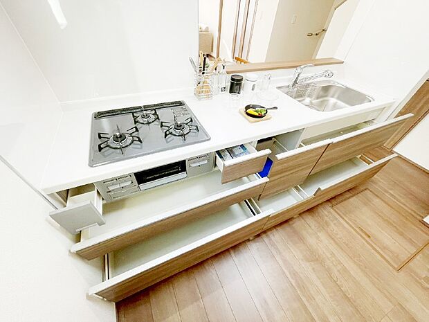 使いやすさを優先したスライド式収納タイプ!