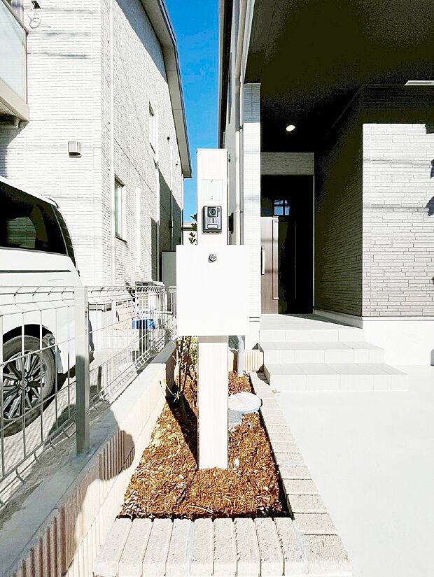 シンプルなデザインのポスト