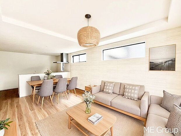 落ち着いた雰囲気のLDKは家族みんなの快適空間※家具はCGです