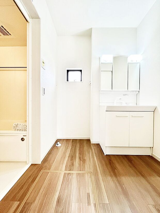 清潔感ある洗面化粧室で朝の身支度も快適