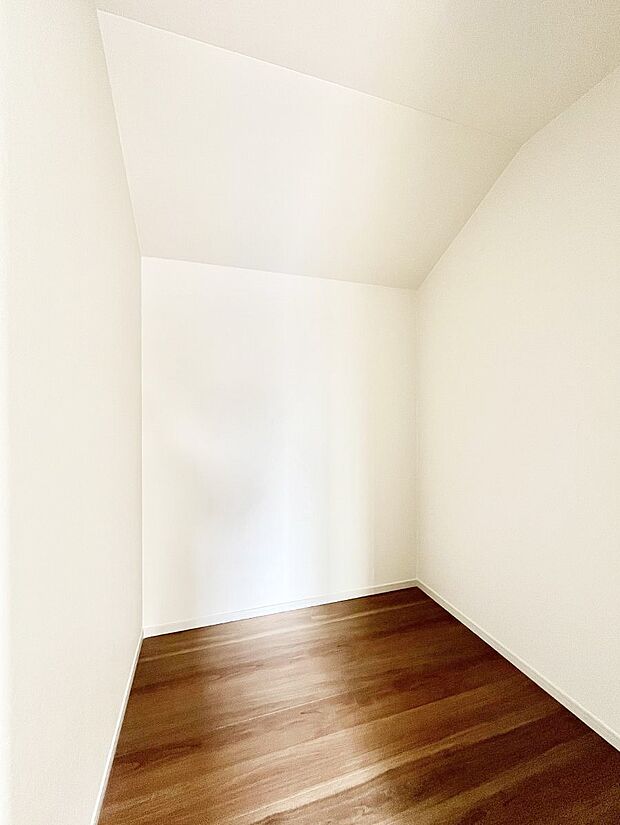 ウォークインクローゼットの活用で生活空間スッキリ