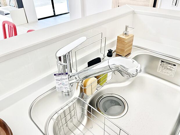 いつでも清潔なおいしいお水を。一つの水栓で水道水と浄水を使い分け。