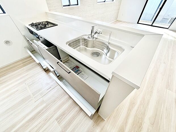 使いやすさを優先したスライド式収納タイプ!