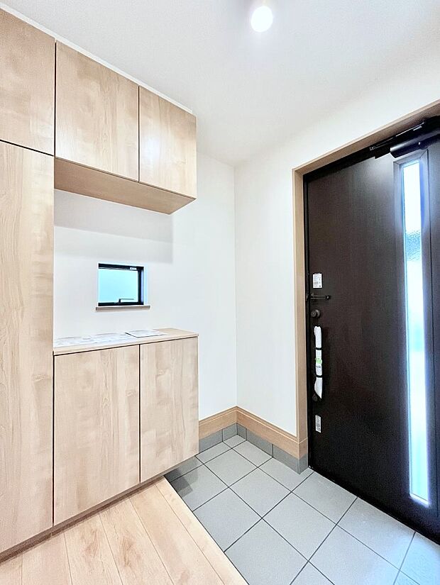 飾り棚を利用して、お越しいただくお客様をおもてなしできます。