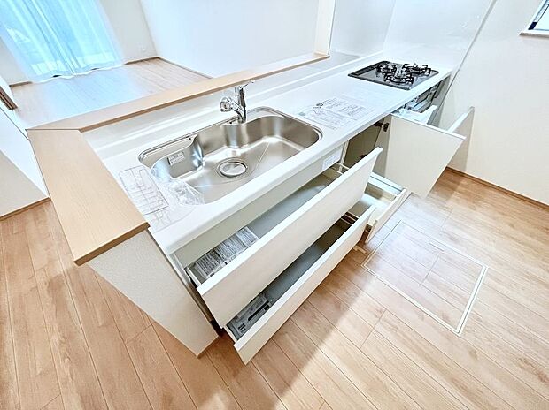 使いやすさを優先したスライド式収納タイプ!