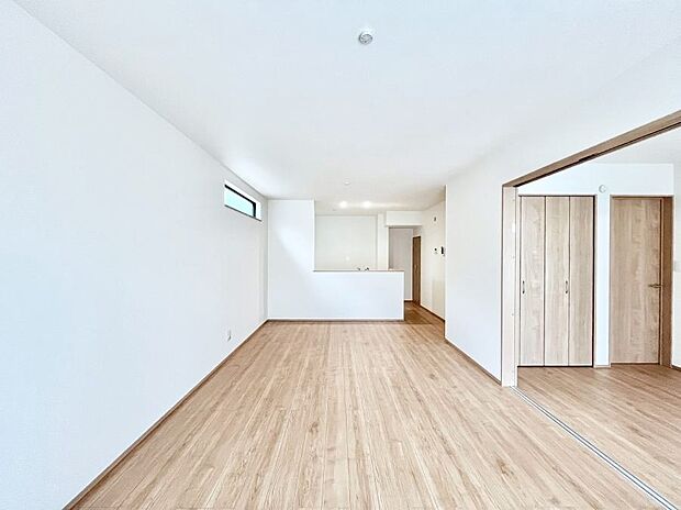 家族の笑顔が自然と生まれてくる、そんな雰囲気のダイニングに仕上がっています。