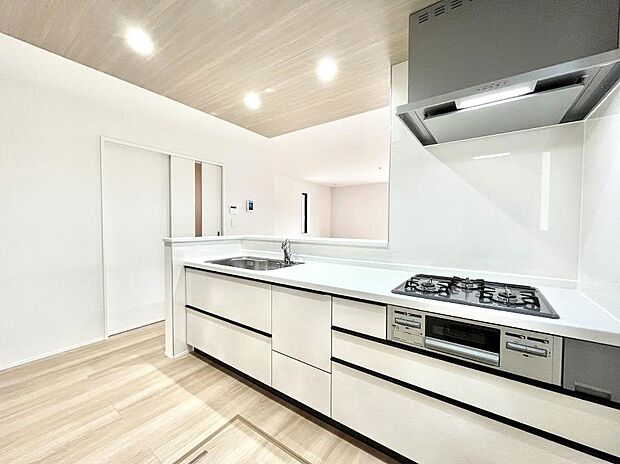 料理をしながらでもご家族との会話を楽しめる対面キッチン