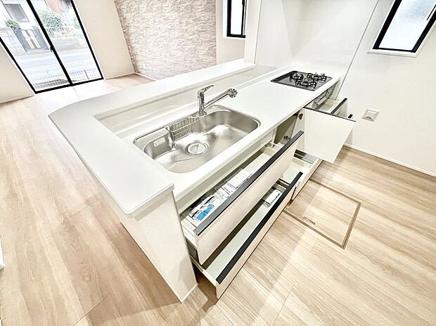 使いやすさを優先したスライド式収納タイプ!