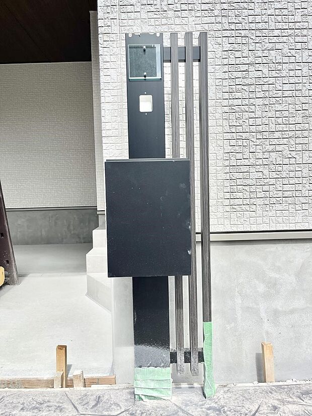 シンプルデザインのポスト。