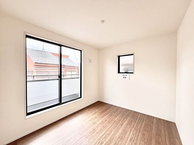 明るいバルコニーサイドに洋室を設置。目覚めの良い寝室に。