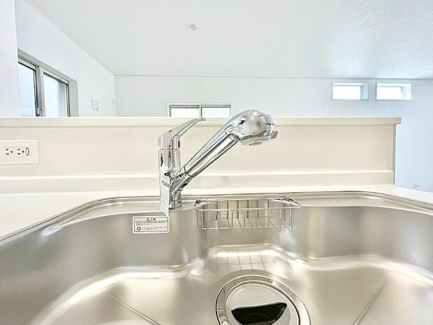 浄水器一体型のキッチンで洗い物用・料理用と切り替え簡単！