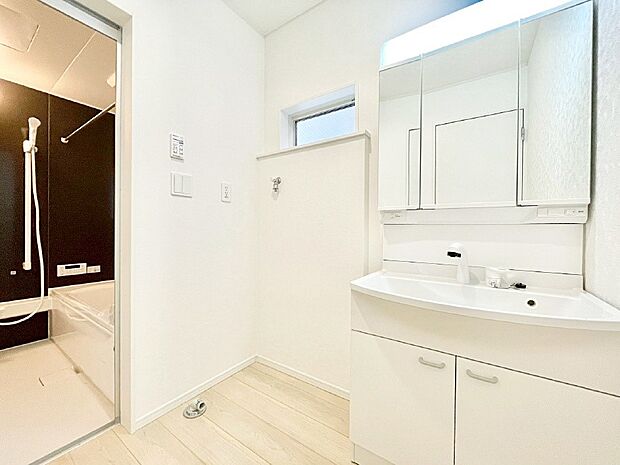 清潔感のある快適空間です。毎日の身支度も気持ち良くお使い頂けます。