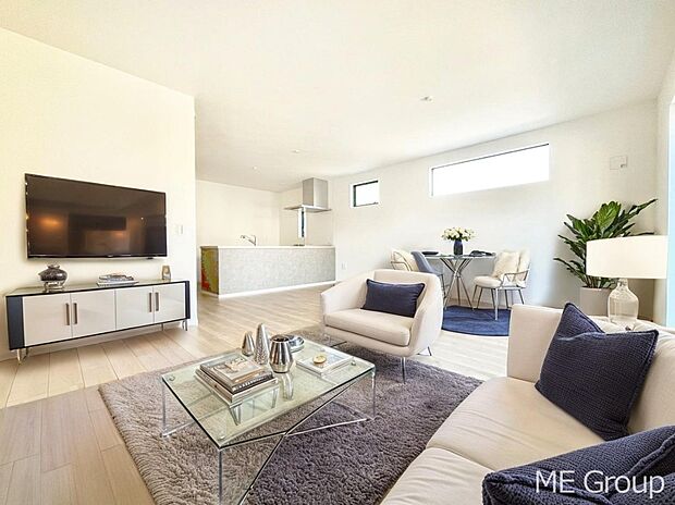 リビングには床暖房採用。ワンランク上の心地よい空間　※家具はCGです