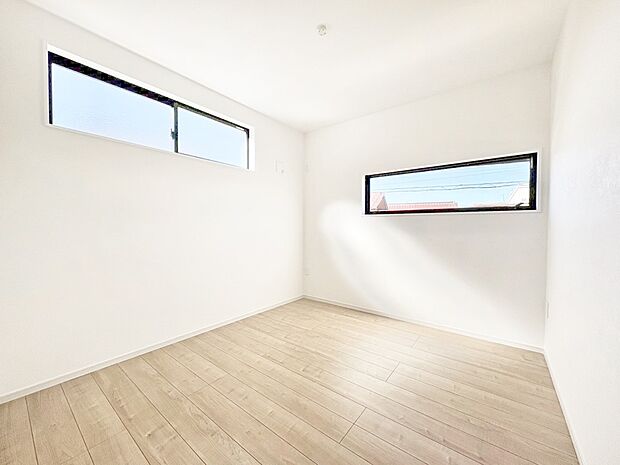 2面採光で気持ちよく自然光が取り入れられるのでお子様のお部屋にもピッタリ