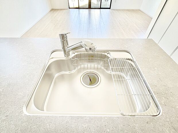 広々としたシンクでお料理やお皿洗いもラクラク快適に!