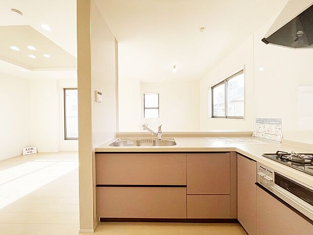 料理をしながらご家族との会話を楽しめる対面カウンターキッチン