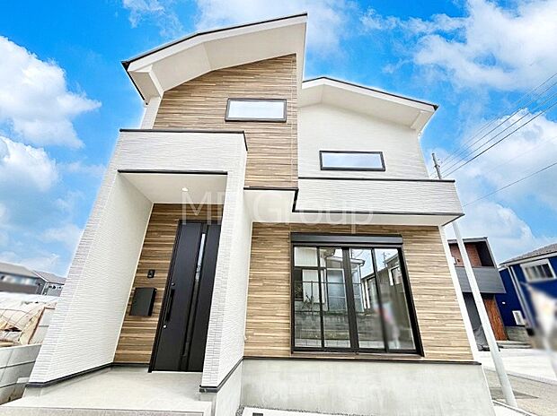 洗練された外観、上質な住空間が広がる室内は永く安心して過ごせる住居です。