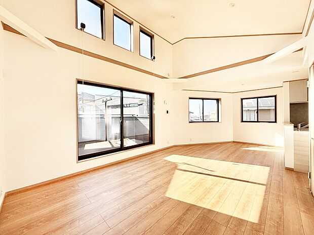 快適な床暖房付き。自然とご家族が集まり団らんを満喫できます