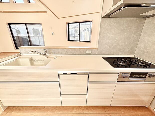 料理をしながらでもご家族との会話を楽しめる対面キッチン