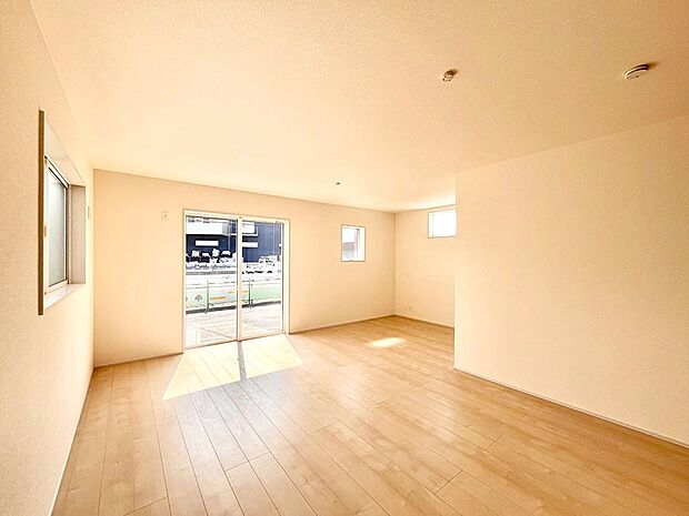 家族の笑顔が自然と生まれてくる、そんな雰囲気のダイニングに仕上がっています。