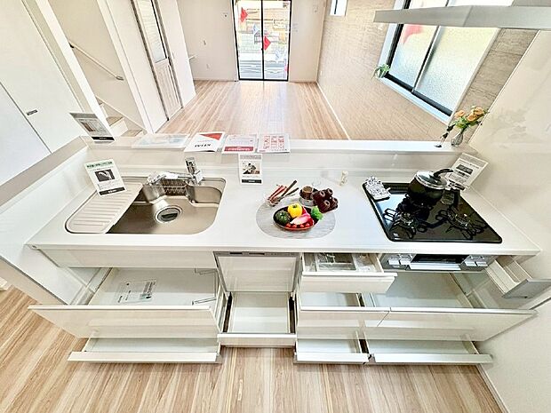 使いやすさを優先したスライド式収納タイプ！